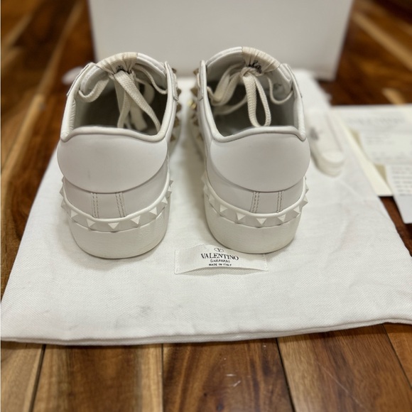 Valentino Garavani Rockstud Untitled sneaker in white calfskin - Picture 3 of 5